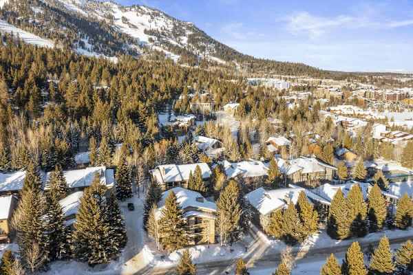 Abode at Sundance, spacious & cozy, walk to lift, hot tub & pool
