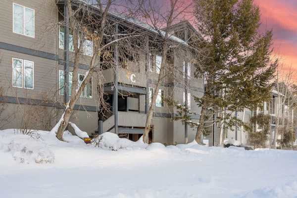 Abode at Sundance, spacious & cozy, walk to lift, hot tub & pool