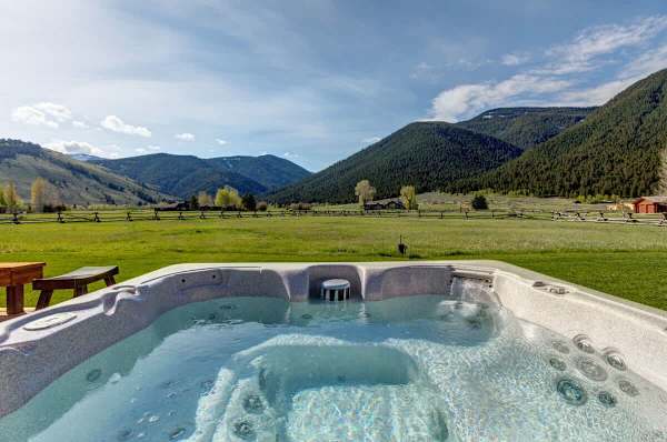 Abode at Grand Teton Vista, Teton views, private hot tub, wildlife