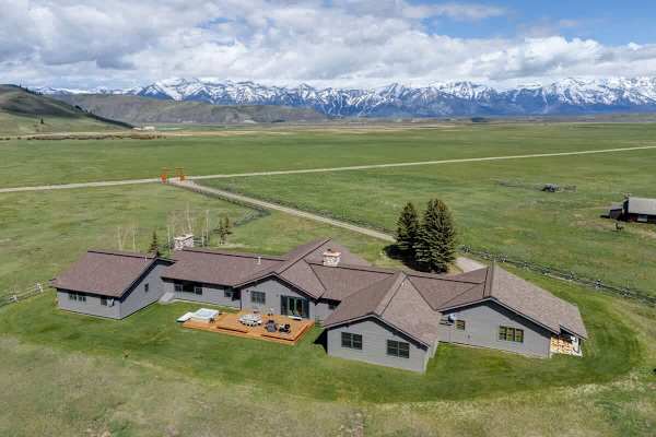 Abode at Grand Teton Vista, Teton views, private hot tub, wildlife