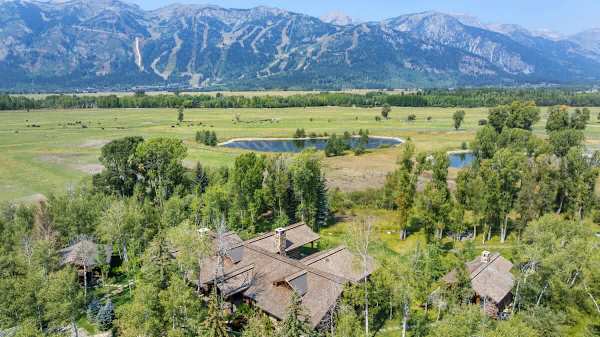 Abode at Teton Game, sweeping estate with 3 cabins, private hot tub