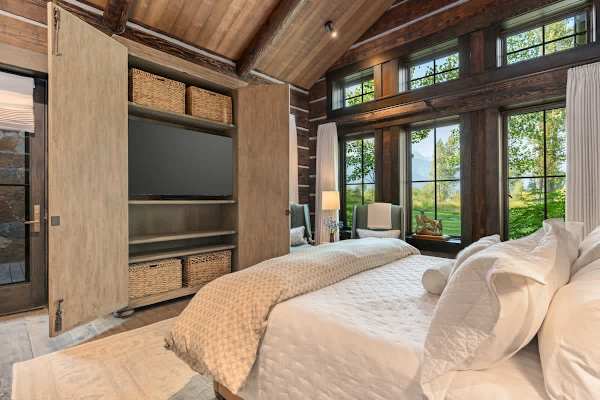 Abode at Teton Game, sweeping estate with 3 cabins, private hot tub