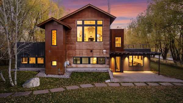 Abode at Alpenglow, mountain home with guesthouse, Teton views