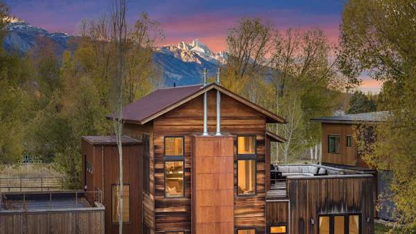 Abode at Alpenglow, mountain home with guesthouse, Teton views
