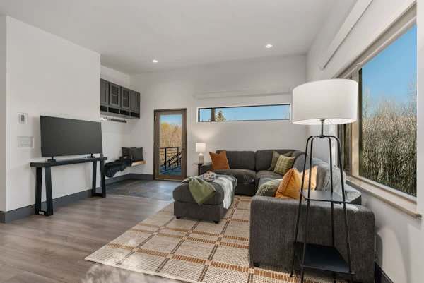 Abode at Alpenglow, mountain home with guesthouse, Teton views