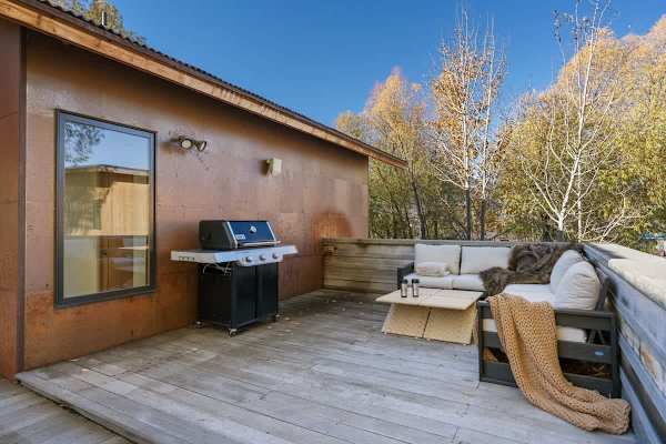 Abode at Alpenglow, mountain home with guesthouse, Teton views