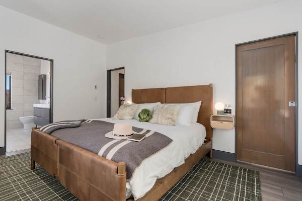 Abode at Alpenglow, mountain home with guesthouse, Teton views