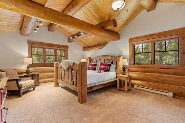 Abode at Forest Edge, luxury log home, hot tub, hiking trails