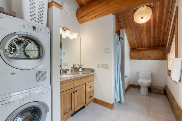Abode at Forest Edge, luxury log home, hot tub, hiking trails