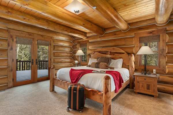 Abode at Forest Edge, luxury log home, hot tub, hiking trails