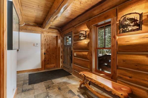 Abode at Forest Edge, luxury log home, hot tub, hiking trails
