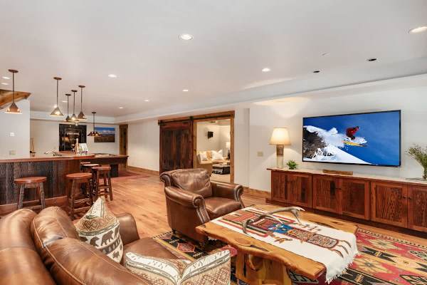 Abode at Forest Edge, luxury log home, hot tub, hiking trails