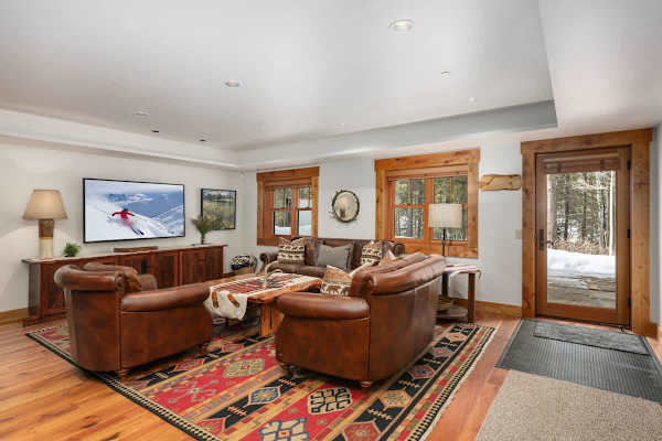 Abode at Forest Edge, luxury log home, hot tub, hiking trails