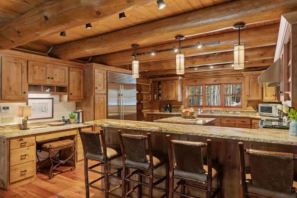 Abode at Forest Edge, luxury log home, hot tub, hiking trails