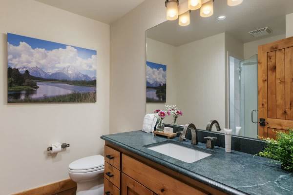 Abode at Forest Edge, luxury log home, hot tub, hiking trails