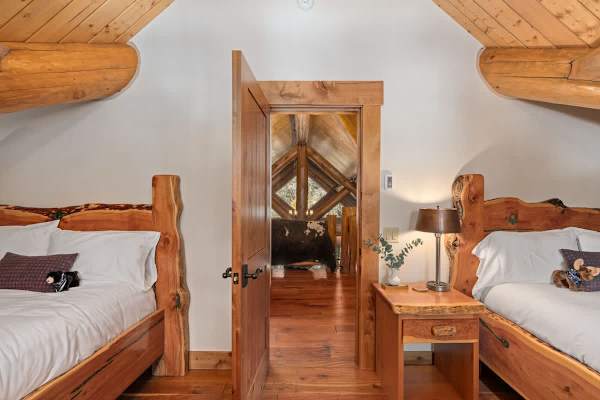 Abode at Forest Edge, luxury log home, hot tub, hiking trails