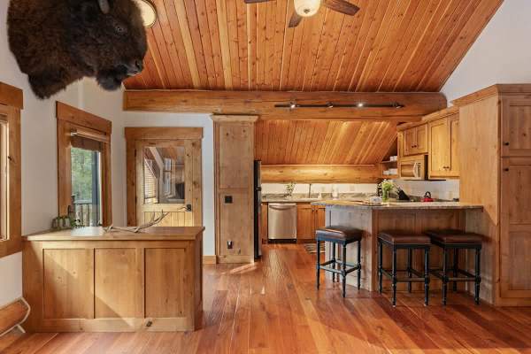 Abode at Forest Edge, luxury log home, hot tub, hiking trails
