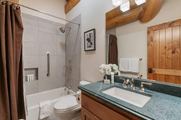 Abode at Forest Edge, luxury log home, hot tub, hiking trails