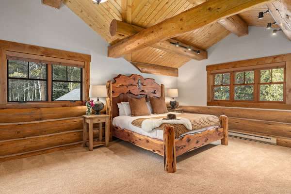 Abode at Forest Edge, luxury log home, hot tub, hiking trails