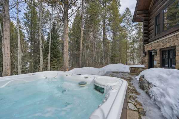 Abode at Forest Edge, luxury log home, hot tub, hiking trails