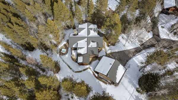 Abode at Forest Edge, luxury log home, hot tub, hiking trails