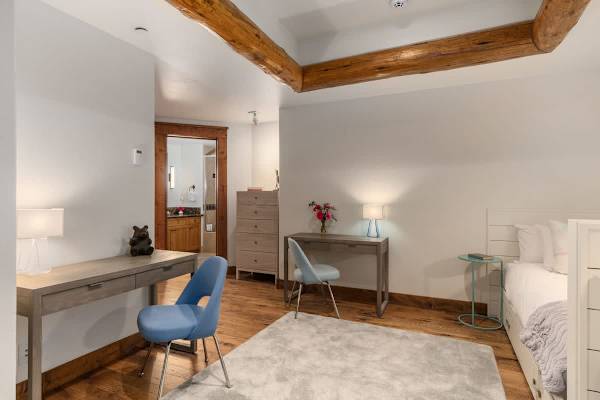 Abode at Timber Ridge, ski-in/out luxury home, private hot tub