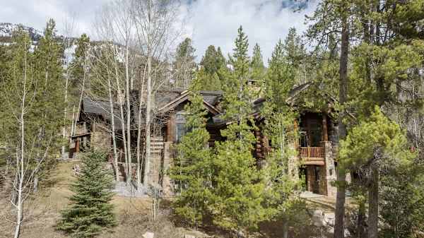 Abode at Timber Ridge, ski-in/out luxury home, private hot tub