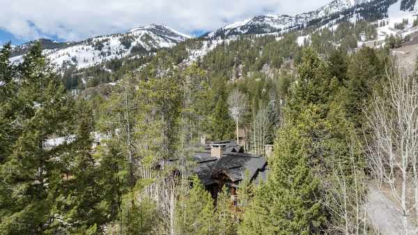 Abode at Timber Ridge, ski-in/out luxury home, private hot tub