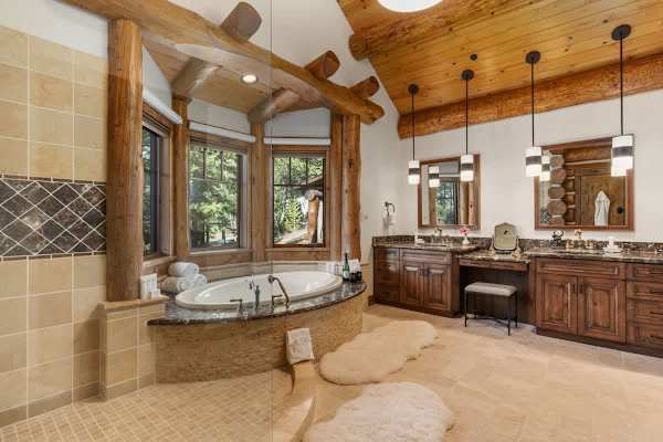 Abode at Timber Ridge, ski-in/out luxury home, private hot tub