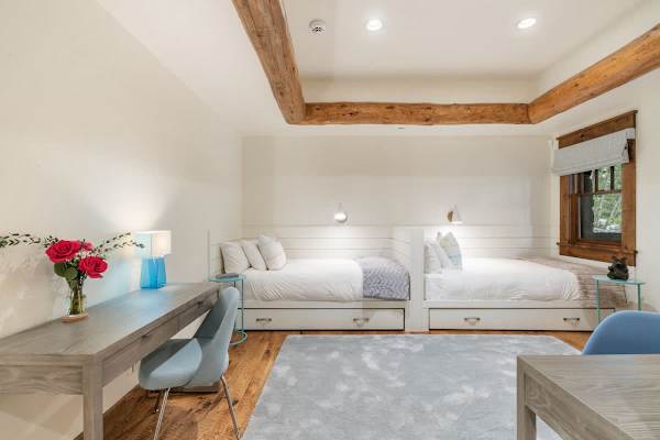 Abode at Timber Ridge, ski-in/out luxury home, private hot tub