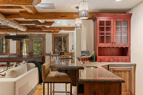 Abode at Timber Ridge, ski-in/out luxury home, private hot tub
