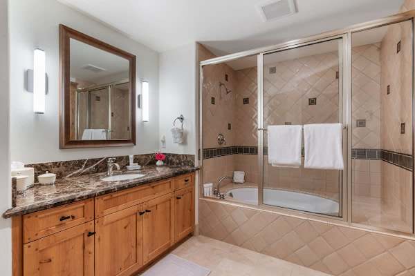 Abode at Timber Ridge, ski-in/out luxury home, private hot tub