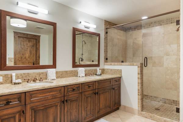 Abode at Timber Ridge, ski-in/out luxury home, private hot tub