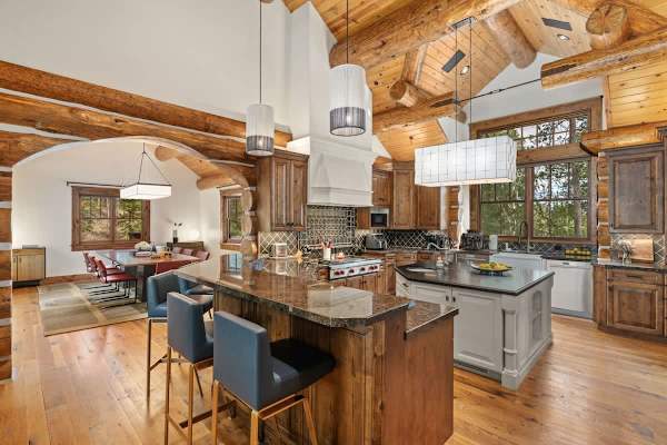 Abode at Timber Ridge, ski-in/out luxury home, private hot tub