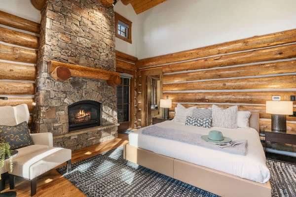 Abode at Timber Ridge, ski-in/out luxury home, private hot tub
