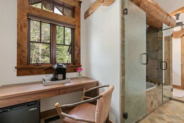 Abode at Timber Ridge, ski-in/out luxury home, private hot tub