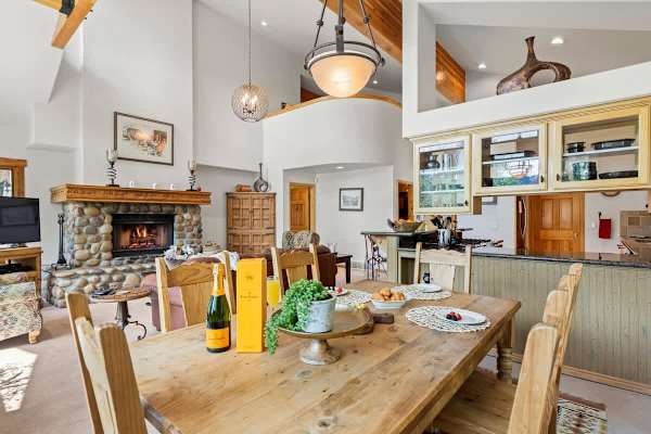 Abode at Gamble Oak, private hot tub, Deer Valley, steps to trails
