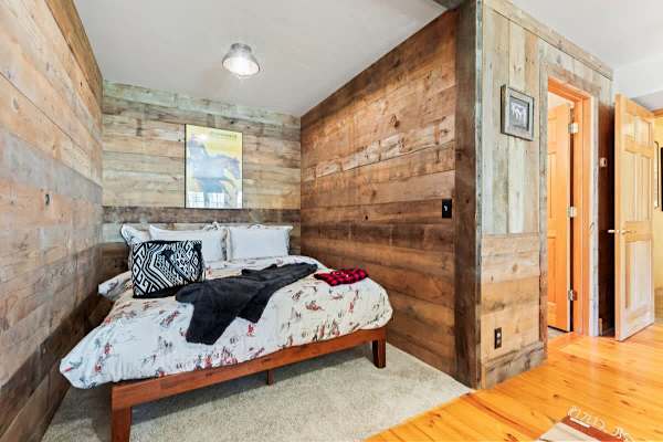 Abode at Gamble Oak, private hot tub, Deer Valley, steps to trails