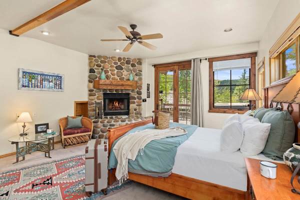 Abode at Gamble Oak, private hot tub, Deer Valley, steps to trails