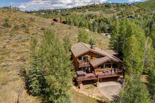 Abode at Gamble Oak, private hot tub, Deer Valley, steps to trails