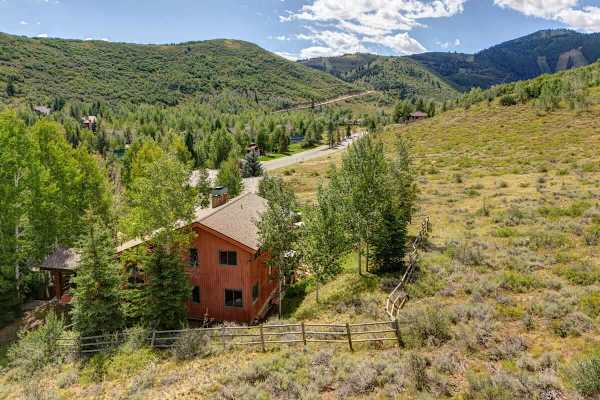 Abode at Gamble Oak, private hot tub, Deer Valley, steps to trails