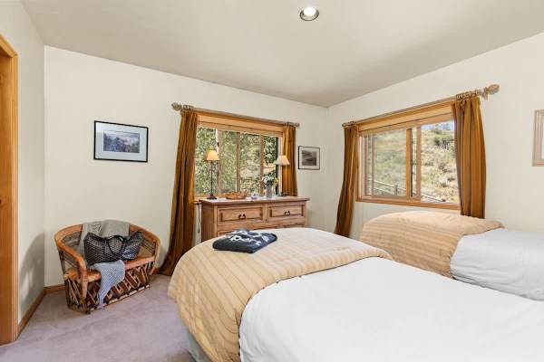 Abode at Gamble Oak, private hot tub, Deer Valley, steps to trails
