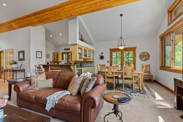Abode at Gamble Oak, private hot tub, Deer Valley, steps to trails