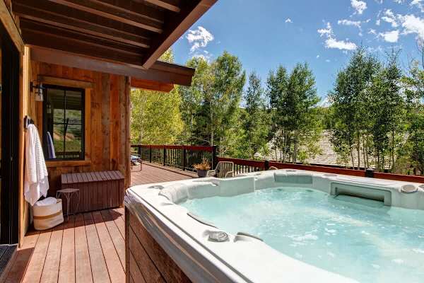 Abode at Gamble Oak, private hot tub, Deer Valley, steps to trails