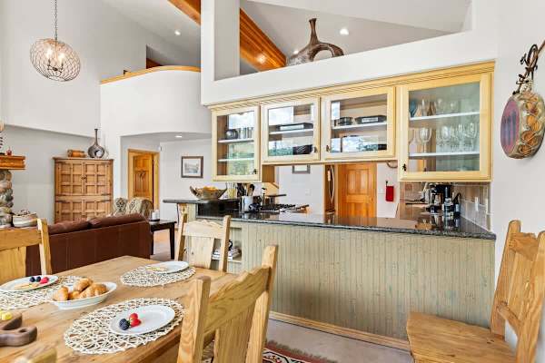 Abode at Gamble Oak, private hot tub, Deer Valley, steps to trails