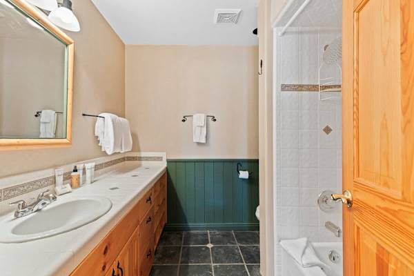 Abode at Gamble Oak, private hot tub, Deer Valley, steps to trails