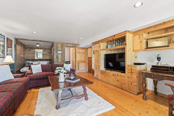 Abode at Gamble Oak, private hot tub, Deer Valley, steps to trails
