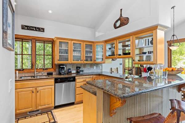 Abode at Gamble Oak, private hot tub, Deer Valley, steps to trails