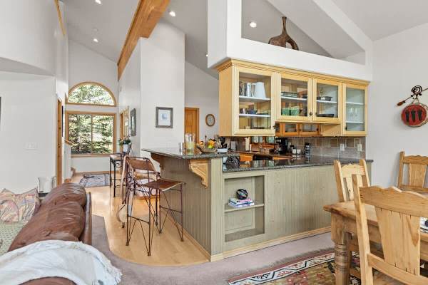 Abode at Gamble Oak, private hot tub, Deer Valley, steps to trails
