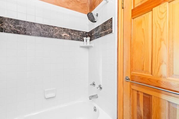Abode at Gamble Oak, private hot tub, Deer Valley, steps to trails